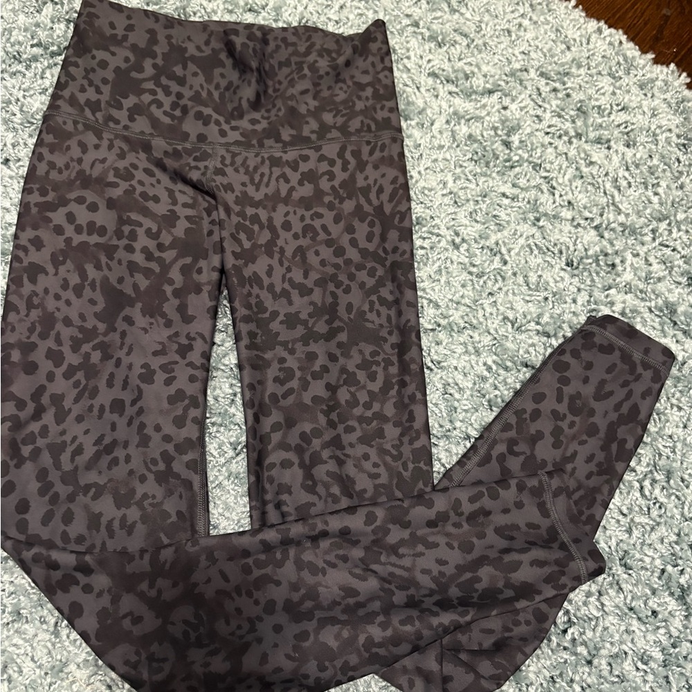 Old Navy Active Dark Animal Print Leggings